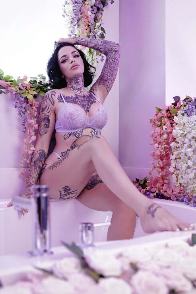 tattooed-Porn-Star-Leigh-Raven-FeelXVideos-interactive-sex-goth-tattooed-girl-Keon-masturbator
